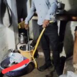 खाना सब्जी बना रही युवती के ऊपर उछला सांप, कुकर में बन रहा सब्जी जल कर खाक, जितेंद्र सारथी के टीम ने किया रेस्क्यु ।